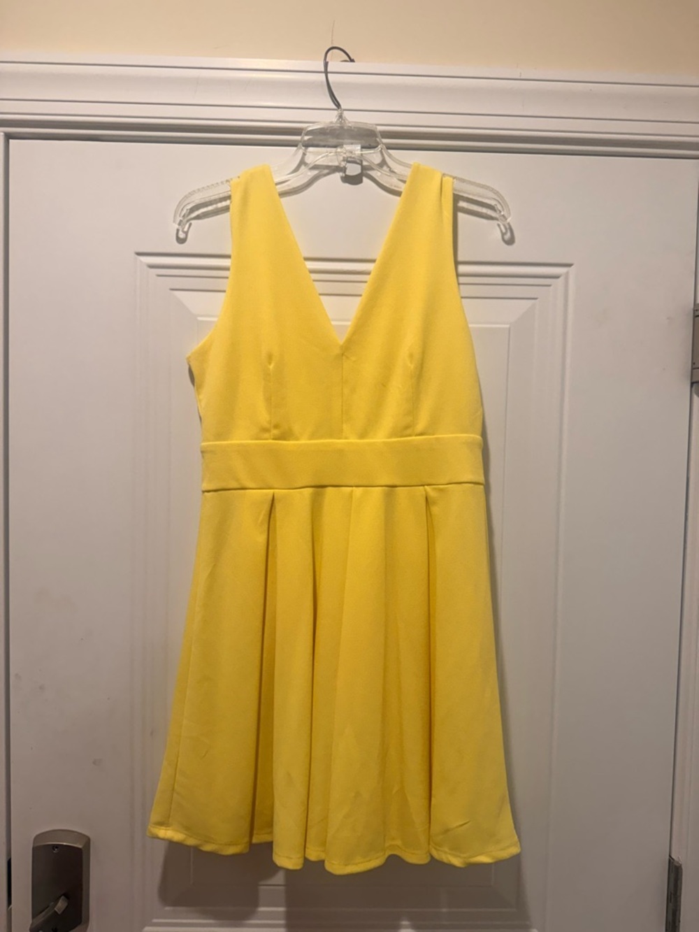 Size Large Haute Monde Yellow Sleeveless V-Neck Fit-and-Flare Dress
